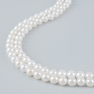 Round cultured pearls